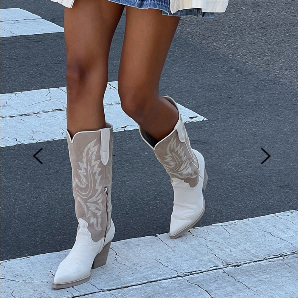 NWT in box Dolce Vita Blanch boot in taupe